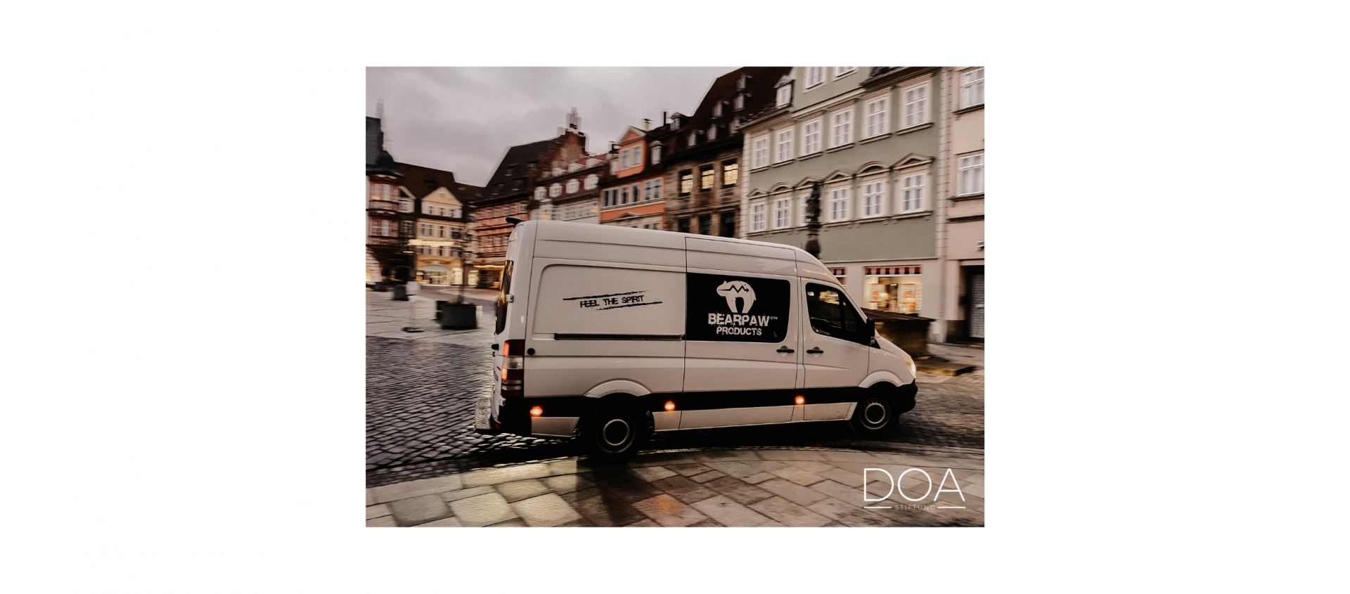 Der Bearpaw Bus auf dem Marktplatz in Coburg