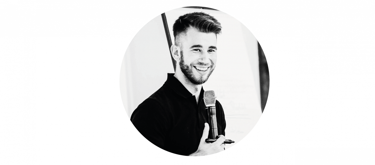 Tim von DOA hält eine Rede